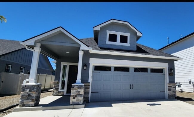 Building Photo - 3415 S Garibaldi Pl