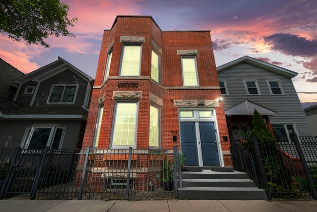 Building Photo - 512 W 37th St Rental