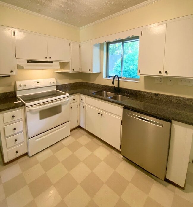 Photo - SINGLE FAMILY HOME IN THE CITY