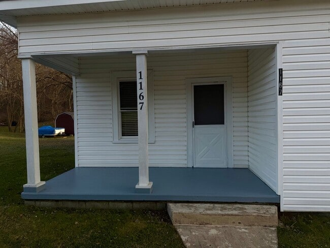 Building Photo - Classic 3/2 Farmhouse Charm with Modern Comfort & Room to Breathe