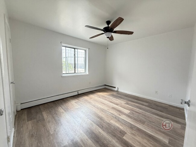 Photo - 189 Throgs Neck Blvd