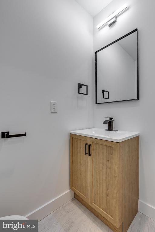 Photo - 2350 N 16th St