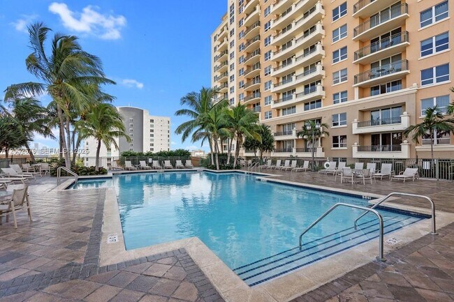 Photo - 3232 SW 22nd St Unit 17