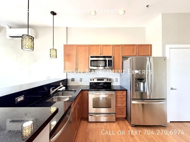 Building Photo - 633 McNinch St