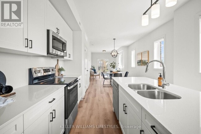 Photo - 470 Darcy Dr