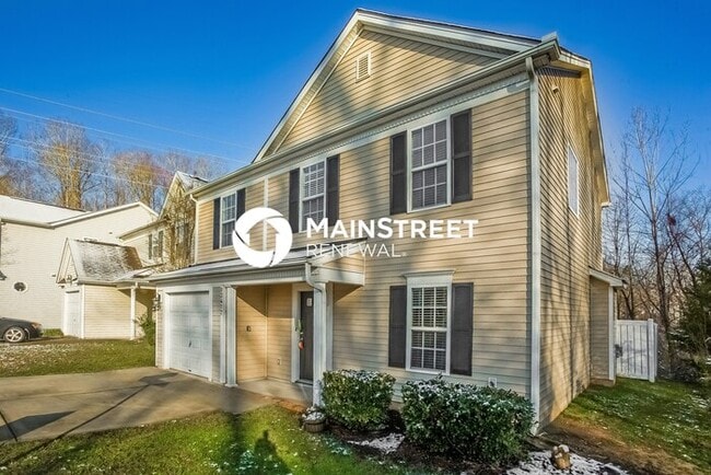 Photo - 3 Bedroom Pet-Friendly Home in Charlotte, NC with Main Street Renewal