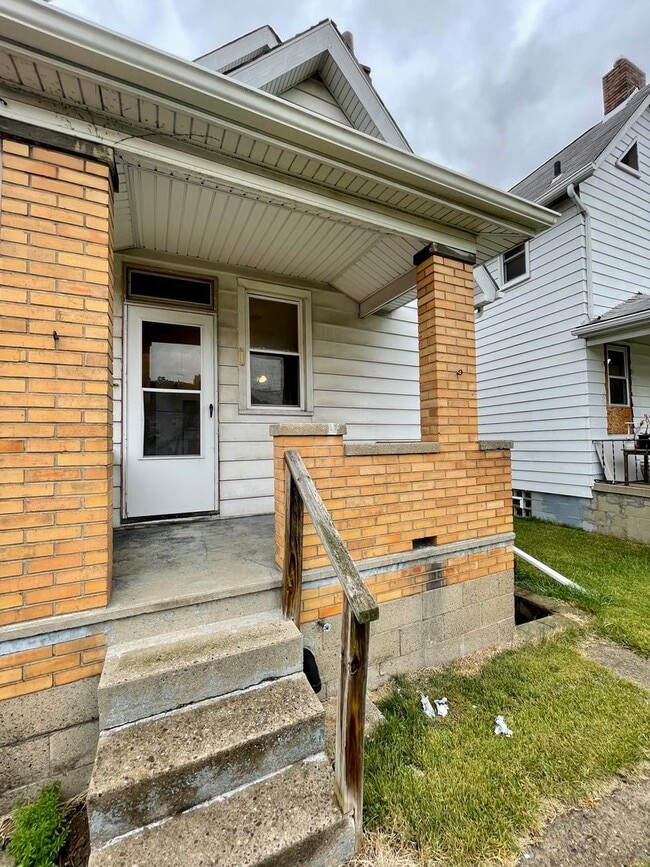 710 4th Ave