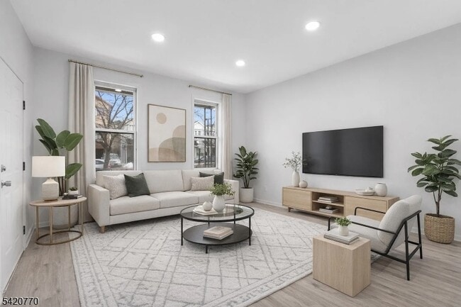 Building Photo - 223 Pine St Unit 1