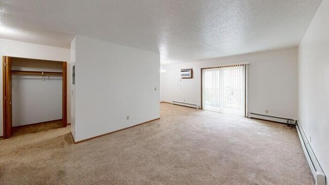 Building Photo - 2738 Gateway Ave Unit 11