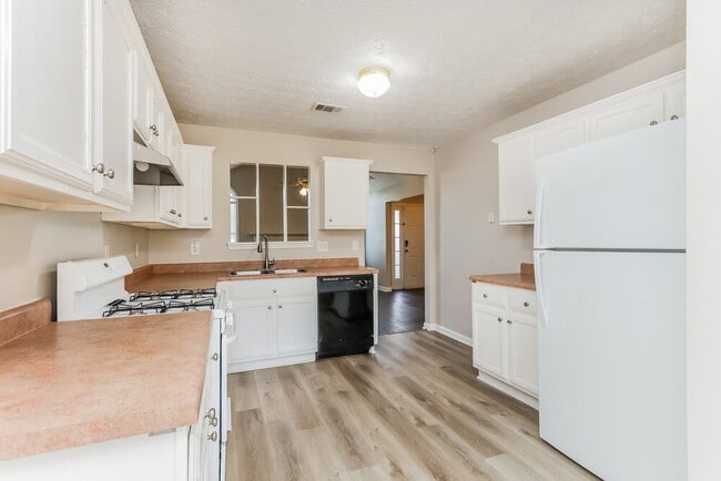 Photo - 1810 Midcourt Way