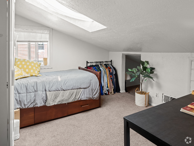 Building Photo - 544 E 600 N Rental