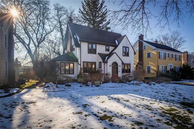 Photo - 305 Castlebar Rd