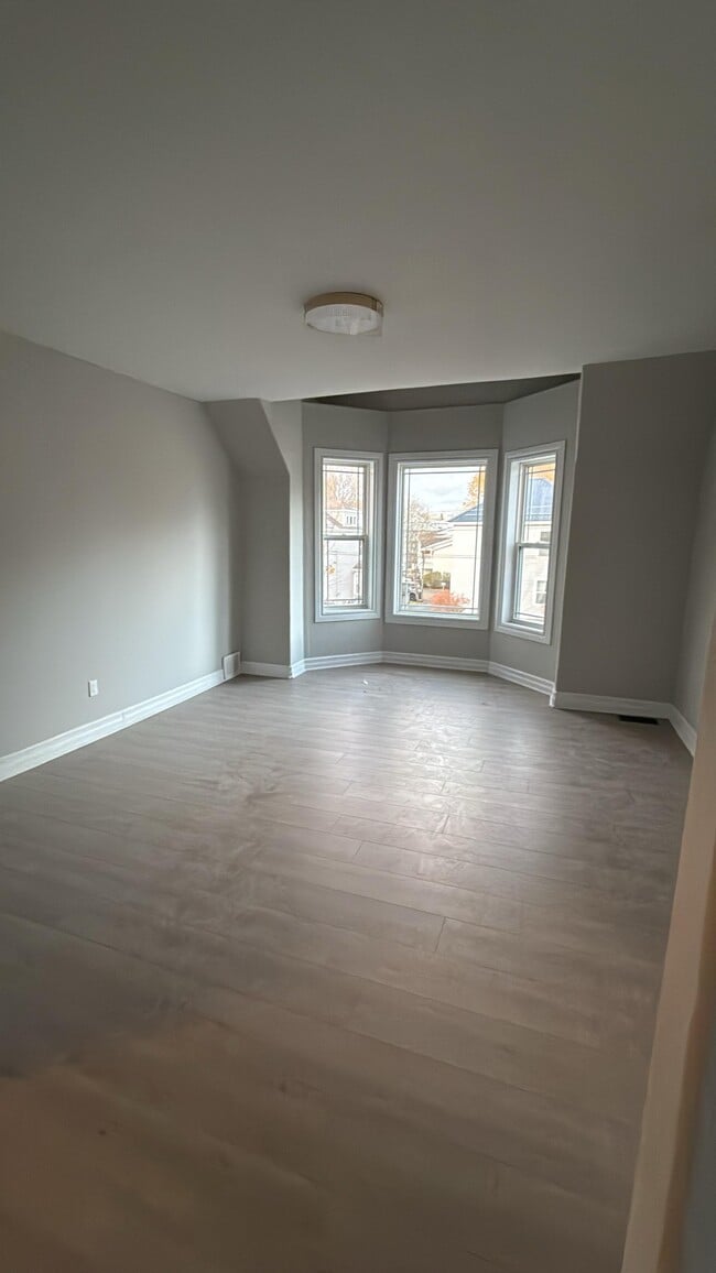 Building Photo - 36 Victoria St Unit 3