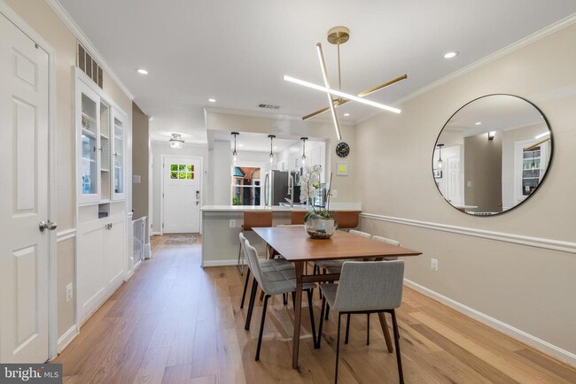 Photo - 1126 N Taylor St