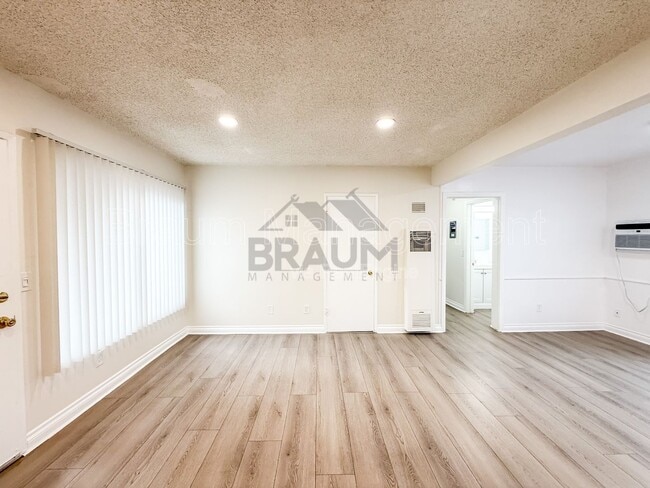 Photo - 19401 Haynes St Unidad 6