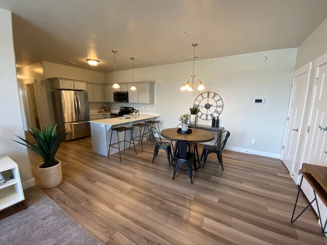 Photo - Lakefront at Vineyard Town Center Condo