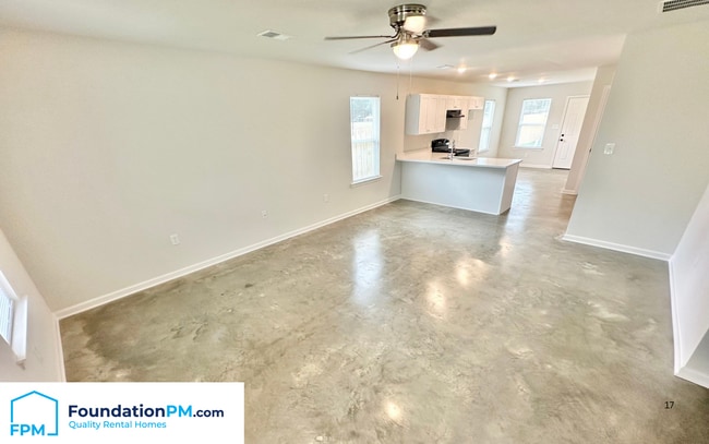 Photo - 2501 E Tyler Ave