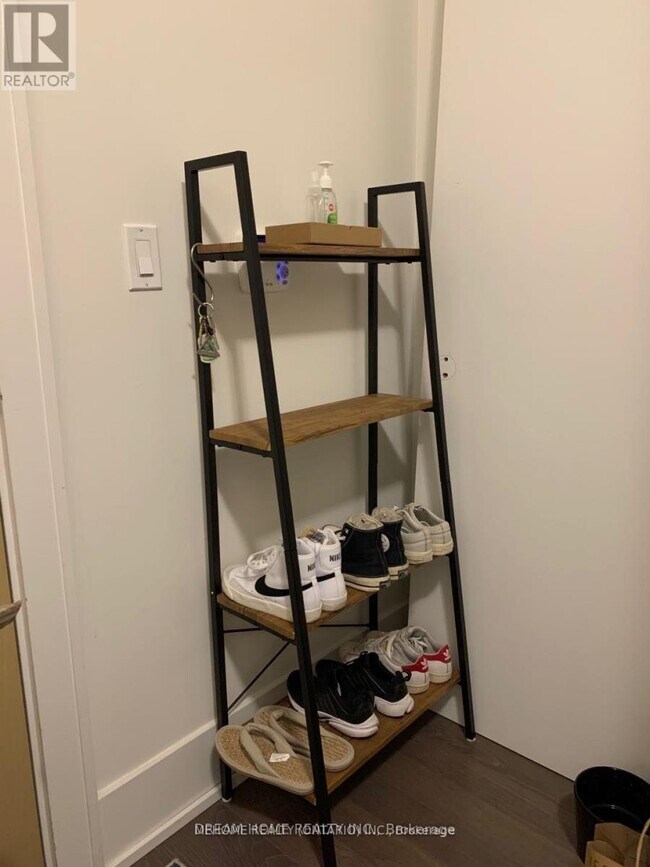 Photo - 39 Queens Quay E Unité 305