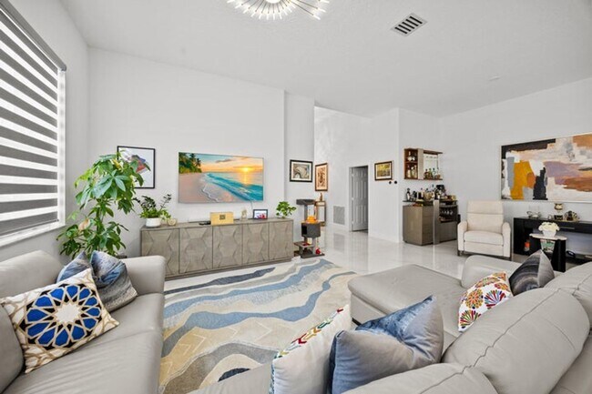 Photo - 7056 Lombardy St