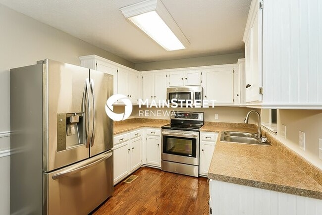 Photo - 3 Bedroom Pet-Friendly Home in NASHVILLE, TN with Main Street Renewal