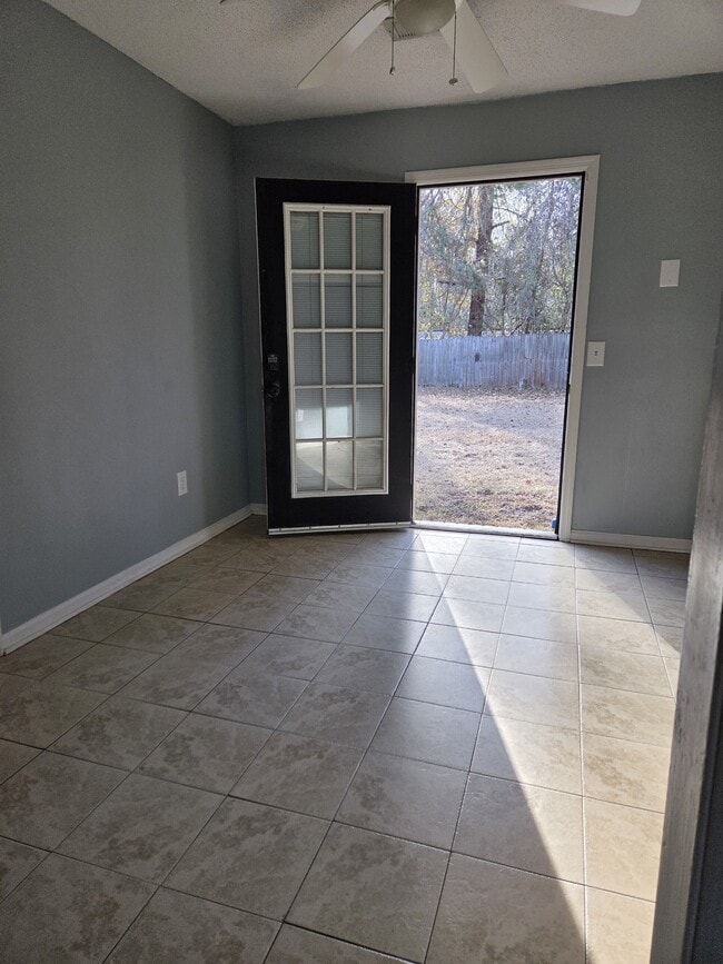 Photo - 182 Sequoia Cir