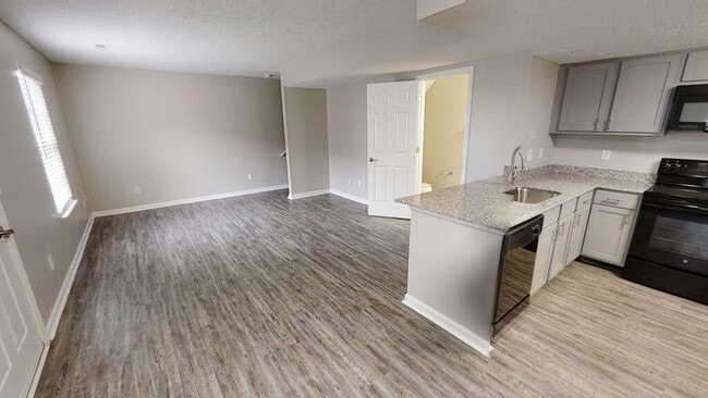 Photo - The Groves @ 665