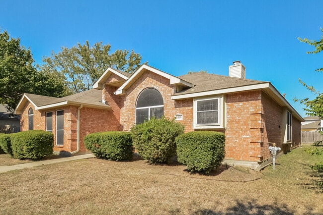 Photo - 2310 Summit Dr