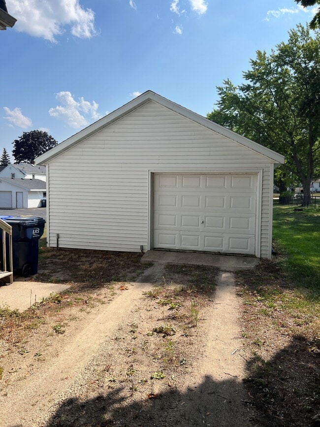 Photo - 111 Farnham St