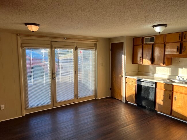 Photo - 110 Lyons St Unit 102