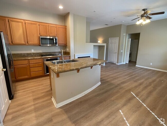 Building Photo - Camarillo 2 Bedroom 2 Bathroom Condo in Ca...