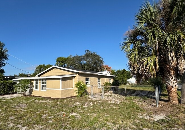 Photo - 2420 Edwin St NE