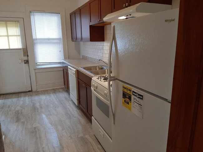 Photo - 2076 Dayton Ave