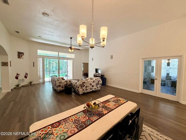 Photo - 2411 Golfview Dr