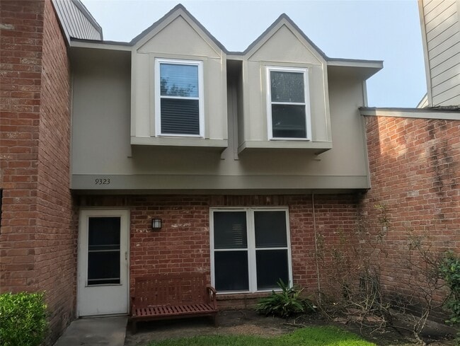 Building Photo - 9323 Westwood Village Dr Unit 6