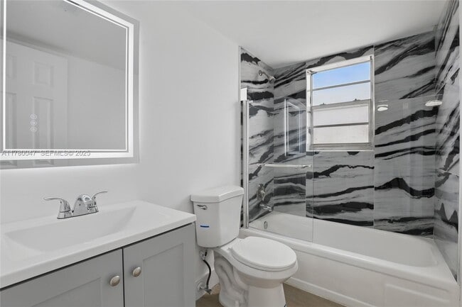 Building Photo - 8540 N Sherman Cir Unit 408