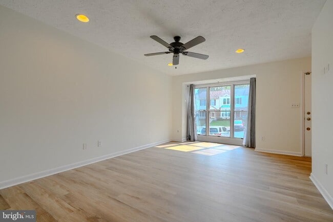 3409 Howell Ct