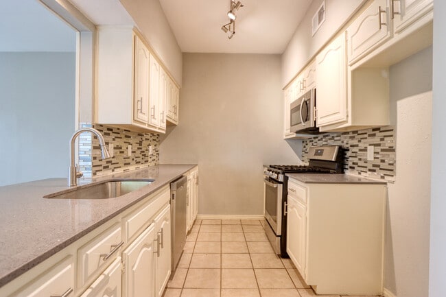 Photo - 317 Benjamin St