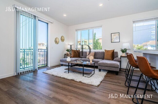 Photo - 5559 Lauretta St Unit 302