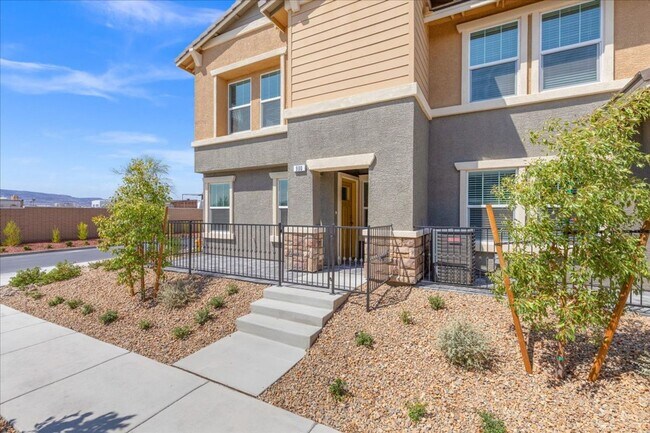 900 Rosy Starling St