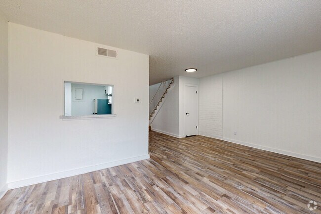 2BR, 1,5BA - 1036SF Townhouse - Regency Apartments