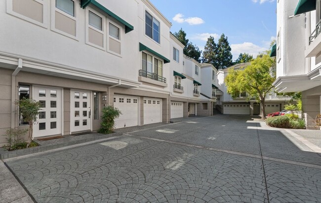 Building Photo - 470 Navaro Way Unit 202