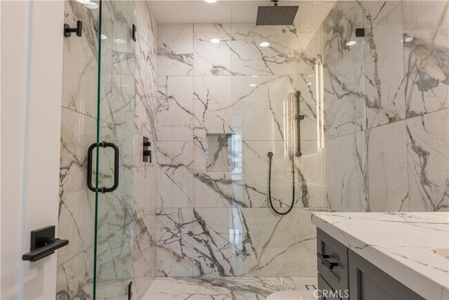 Photo - 121 S Hope St