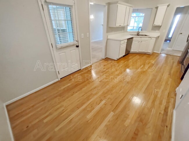 Photo - 697 Bostonian Way SW
