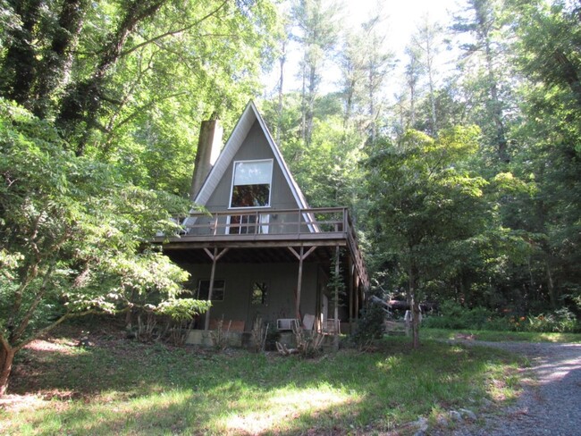 Building Photo - $1,650 - 2 Bedroom / 1.5 Bath Unfurnished ... Rental