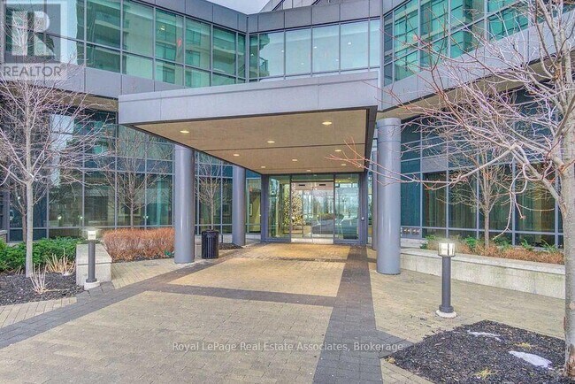 Photo - 205 Sherway Gardens Rd Unité 2003