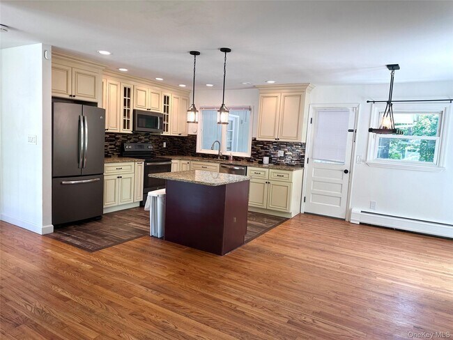 Photo - 171 Roosevelt Rd