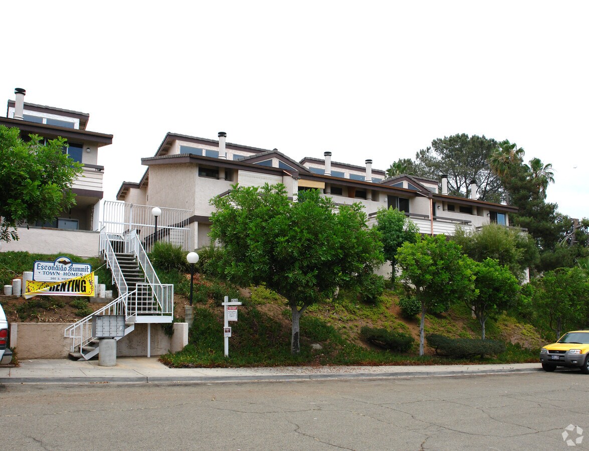 Escondido Summit Town Homes - Escondido Summit Town Homes