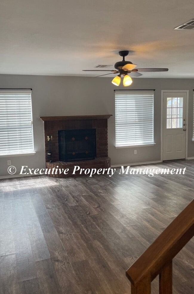 Photo - 403 Bowen Cir