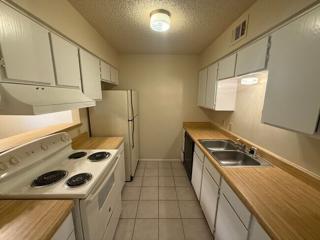Photo - Sunset Heights, Near I-30 and Hulen Street... Unit C