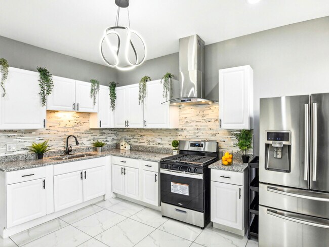 Photo - 1806 S Trumbull Ave